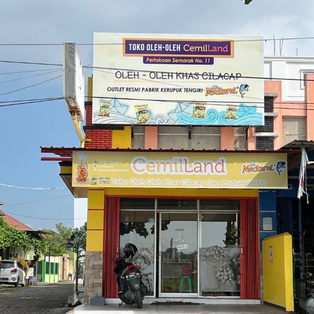 Toko CemilLand di Jl. dr. Sutomo, Cilacap